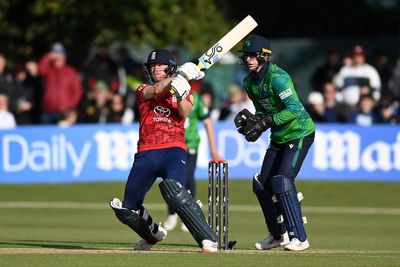 Jordan Cox shines as England dispatch Ireland to clinch T20 series