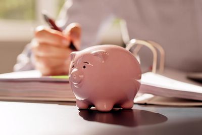 7 Psychology Tricks That Make Saving Automatic