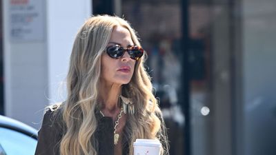 A utility-style jacket like Rachel Zoe’s is the perfect lightweight layer for in-between seasons