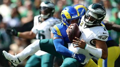 Eagles Fans Boo After Disastrous First Half Against Rams Produces Just 33 Yards of Offense
