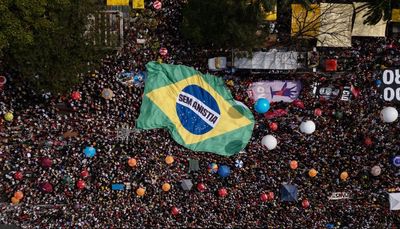 Brazilians protest in their thousands against granting Bolsonaro amnesty