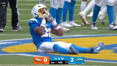 Chargers' Najee Harris Carted Off Field After Sustaining Concerning Leg Injury