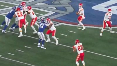Patrick Mahomes Couldn’t Hit a Wide-Open and Stationary Travis Kelce