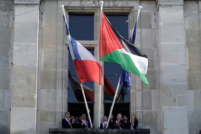 French Town Halls Fly Palestinian Flag Despite Government Warning