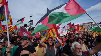 Thousands strike across Italy in solidarity with Palestinians in Gaza, causing widespread disruption