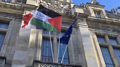 French towns fly Palestinian flag despite gov’t ban before recognition