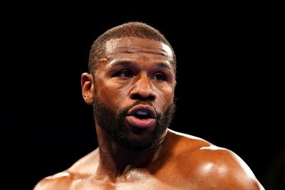Floyd Mayweather hints at return to professional boxing after Mike Tyson fight