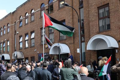 Moment Palestinian flag raised outside London mission for first time after UK recognition