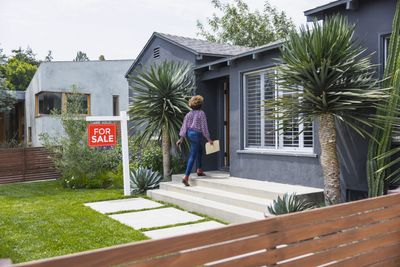 Home sales are headed for their worst year since 1995 as 'economic jitters' spread from buyers to sellers, Redfin says