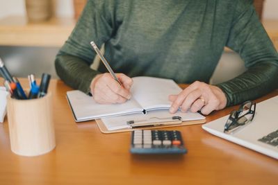Americans Flunk Financial Literacy Test — Average Score Still Below 50%