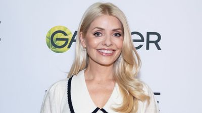 Autumn, but make it nautical - Holly Willoughby's sailor-style collared sweater and indigo jeans are a chic combination