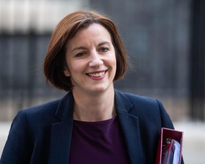 Bridget Phillipson pledges to deliver workers’ rights bill in full if deputy leader