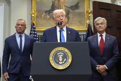 Trump urges pregnant women to avoid Tylenol over unproven autism risk