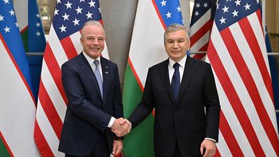 Trump praises 'great deal' as Uzbekistan purchases Boeing Dreamliners