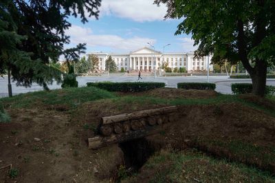 Ukraine faces a new test as Russia steps up its drive to seize Donetsk’s fortress belt