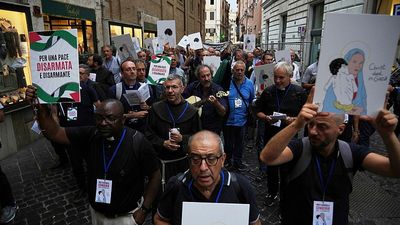 Priests in Rome march to parliament in solidarity with Palestinians