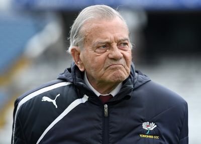 Dickie Bird: Legendary cricket umpire dies aged 92