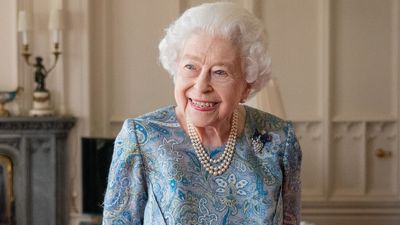 Queen Elizabeth asked doctors to 'keep her alive' for special royal milestone, claims former royal butler