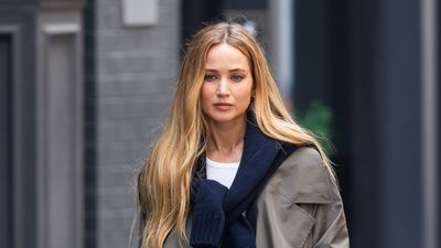 Navy and olive green is a combination I've never thought to try, but Jennifer Lawrence makes it look so good