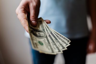 8 Shocking Ways Rich vs. Poor Spend Money Differently