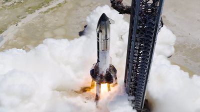 SpaceX fires up Starship spacecraft ahead of 11th test flight (video)