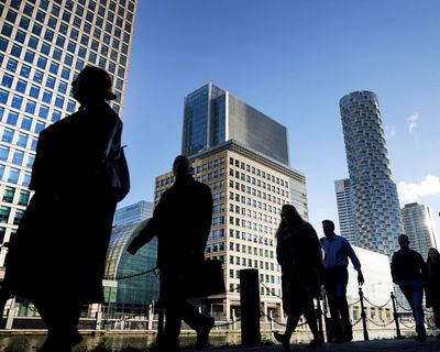 UK white-collar recruits expected in office more as hybrid working balance shifts