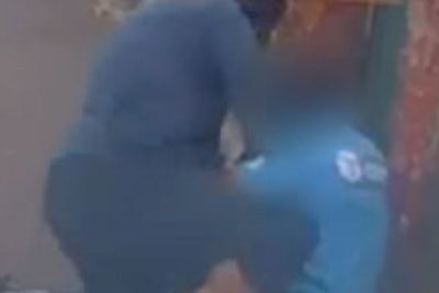 DPD delivery driver tackled to the floor by phone robber in broad daylight