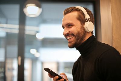 12 Best Noise-Cancelling Headphones in the UK That Brits Love