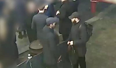 Moment prolific bag thieves target pub drinkers for laptops and mobile phones in City of London