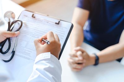 Groundbreaking study identifies early symptoms of incurable disease