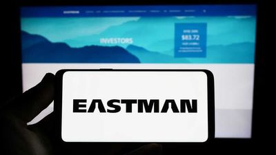 Is Eastman Chemical Stock Underperforming the S&P 500?