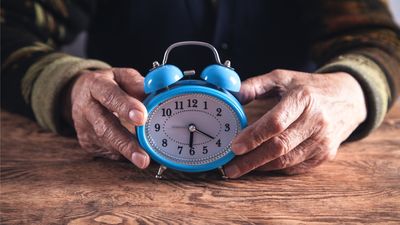 I’m 62: Should I Take Social Security Now or Wait Until 67