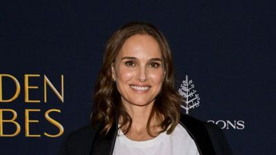 Natalie Portman cleverly styles this go-to outfit formula that we're reaching for more than ever this season
