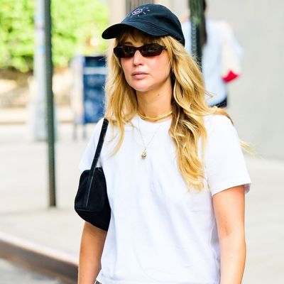 Jennifer Lawrence's Baggy Jeans Reinvent the Toe-Ring Sandal Trend for Fall
