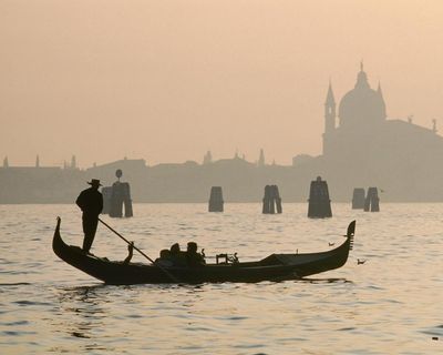 Venetian Vespers by John Banville review – a haunting honeymoon