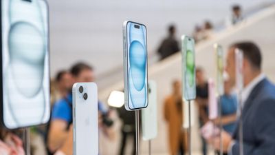 Apple presses EU to drop competition law, raises consumer concerns