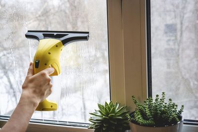 How to treat window condensation with the switch in seasons