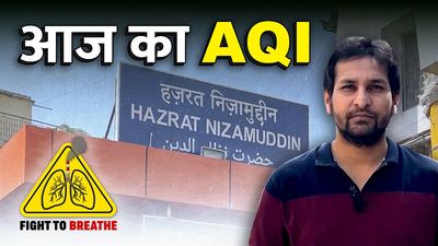 September 25, 2025: Moderate air quality outside Nizamuddin railway station