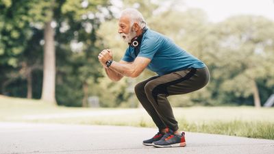 Do you warm up before a walking workout? Here’s why this expert recommends it and his go-to three-move warm-up