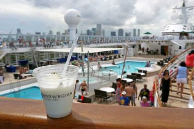 How Is Norwegian Cruise Line's Stock Performance Compared to Other Leisure and Entertainment Stocks?