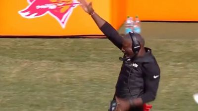 Jets' Aaron Glenn Has Wholesome Message About Viral Sideline Dance in Loss to Bucs