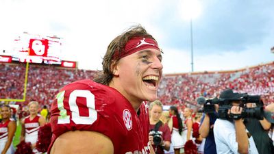 John Mateer Shouts Out Surgeon Feted by Oklahoma Fans After Successful Hand Procedure