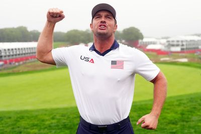 US team whip up Ryder Cup crowd as atmosphere builds on eve of competition