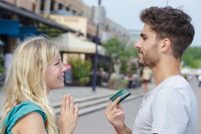 When He Says “It’s My Money”: The Dangerous Red Flag Women Can’t Afford to Ignore