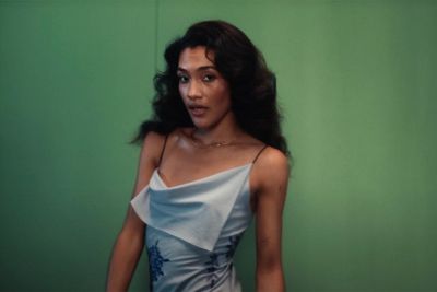 Olivia Dean review, The Art of Loving: De-complicating and de-escalating romance with playful generosity