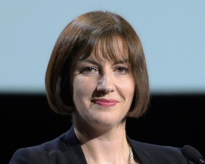 Farage endangering women by failing to condemn paracetamol claims, says Bridget Phillipson