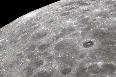 Moon could have craters with vast amount of platinum, scientists find