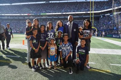 'Shaun Alexander Really Building His Own Football Roster'; Fans Shocked As Ex-NFL MVP Expects 14th Child