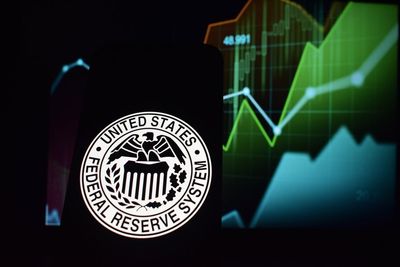 Fed's Key Inflation Gauge Stays Hot: Are Rate Cuts At Risk?