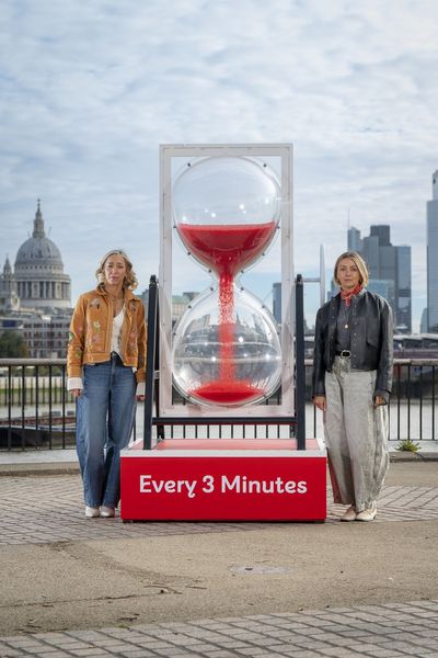 Rivals star Lisa McGrillis unveils giant hourglass to show heart disease kills a Brit every three minutes
